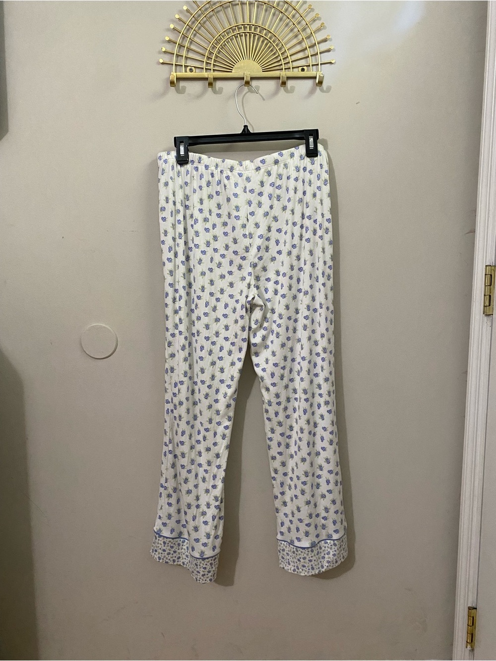 Como Sleep Cream and Lavender Floral Pajama Set - Picture 7 of 8